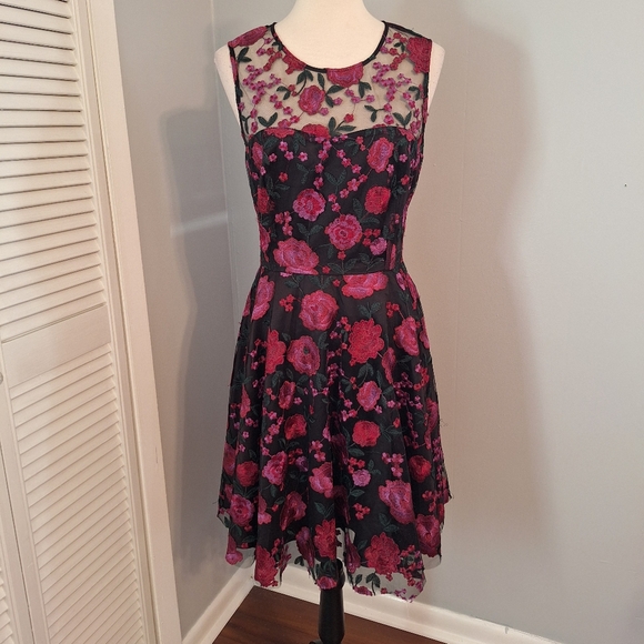 Tahari floral lace embroidery fit and flare dress sz 10 *C - Picture 3 of 10
